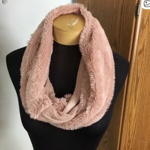 Manhattan Scarf Company Infinity Scarf Blush Pink OSFM NWT